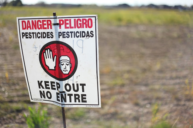 Não entre: pesticida!